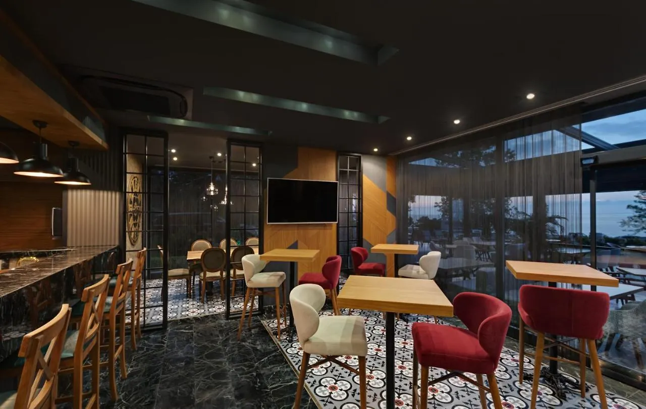 酒店 特拉布宗皇家艾科斯套房酒店